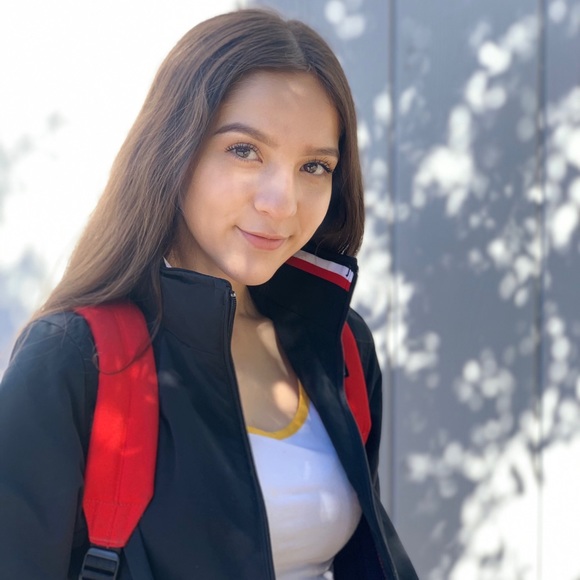 Meet your Posher, Vanessa - Picture 1 of 1